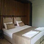 Yolo Hotel