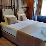 Hotel Yolo