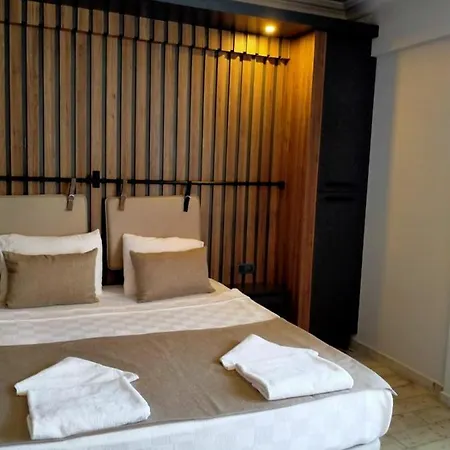 Hotel Yolo *
