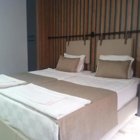 Hotell Yolo *