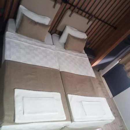 Yolo Hotell