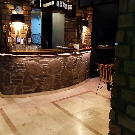 Hotel Yolo *